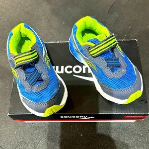 Saucony Ride 10 navy/green
